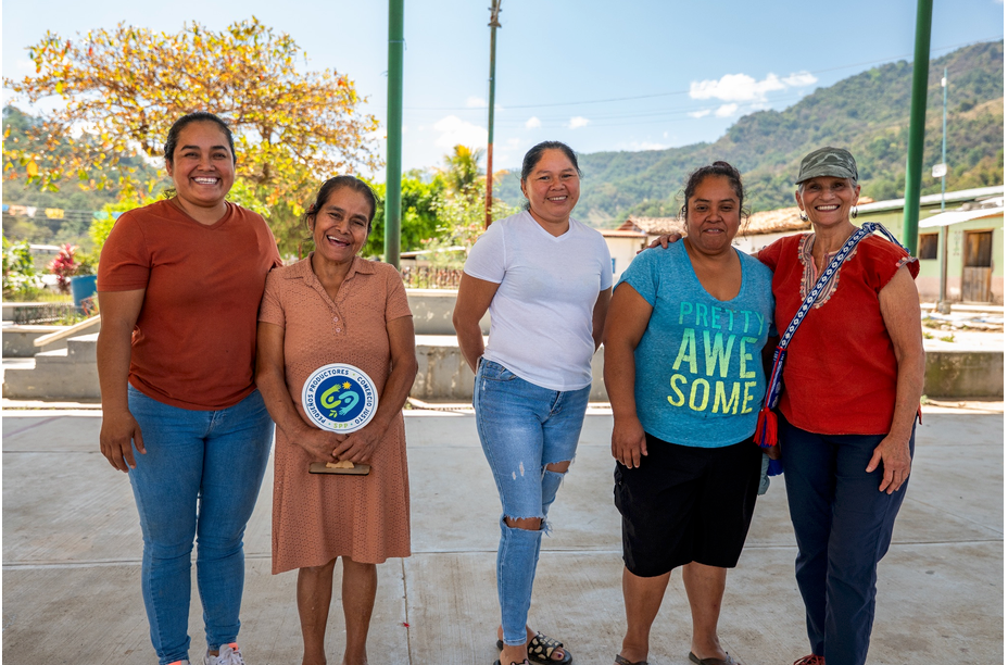 Left to right. Gregoria Roblero Roblero, Reina Roblero Vasquez, Rosa Gomez Hernandez, Bernarda Roblero Roblero and Ana Pisoni of Cafe Mam in Salvador Urbina, Chiapas, MX, March 2026.